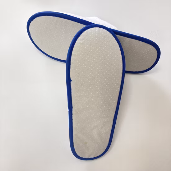 Chinelos confortáveis ​​e macios descartáveis ​​de veludo coral para hotel masculino, feminino e infantil